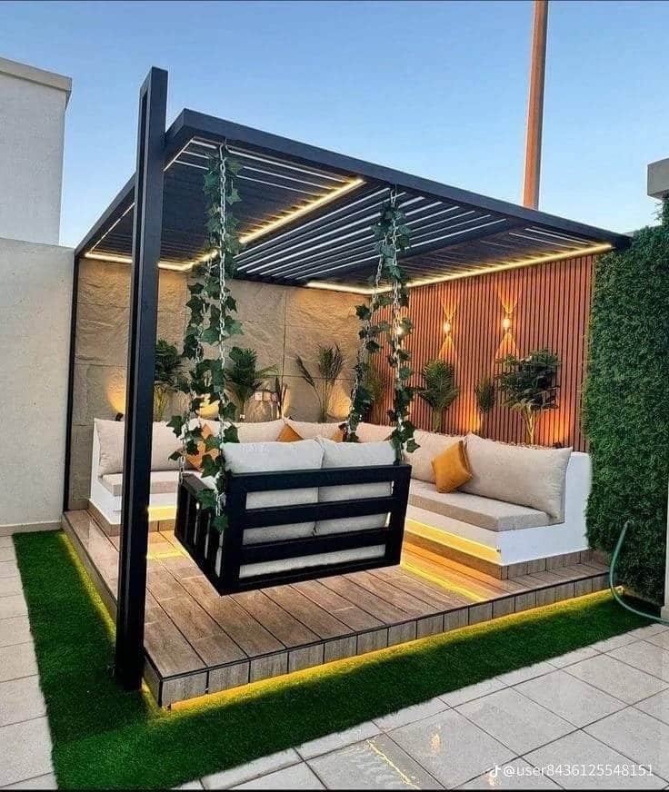 تصميم مقارنة يوضح الاختلاف بين شركة تنسيق حدائق فعلية تمتلك عمالة ومعدات زراعية متكاملة في موقع العمل ومكتب وساطة يعتمد على الاتصالات الهاتفية وتمرير الطلبات