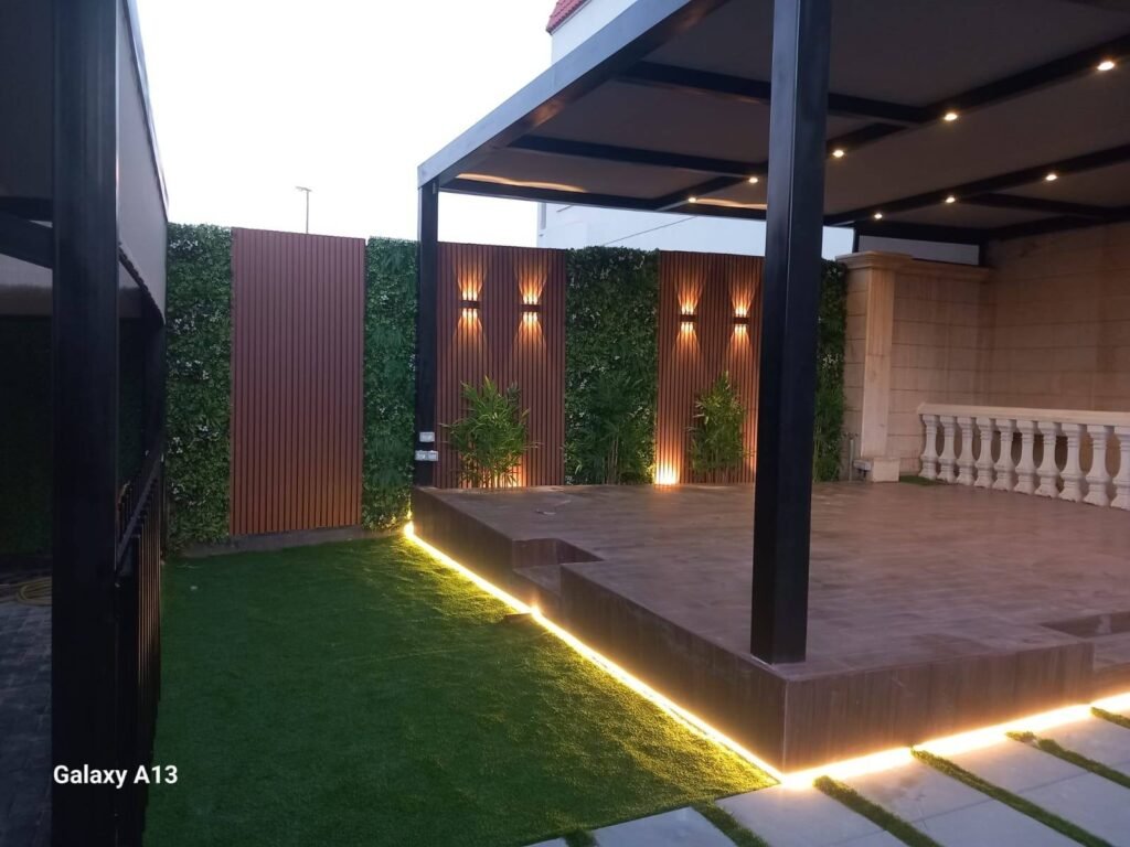 تركيب عشب صناعي بالرياض | جودة عالية ومظهر طبيعي يدوم طويلاً